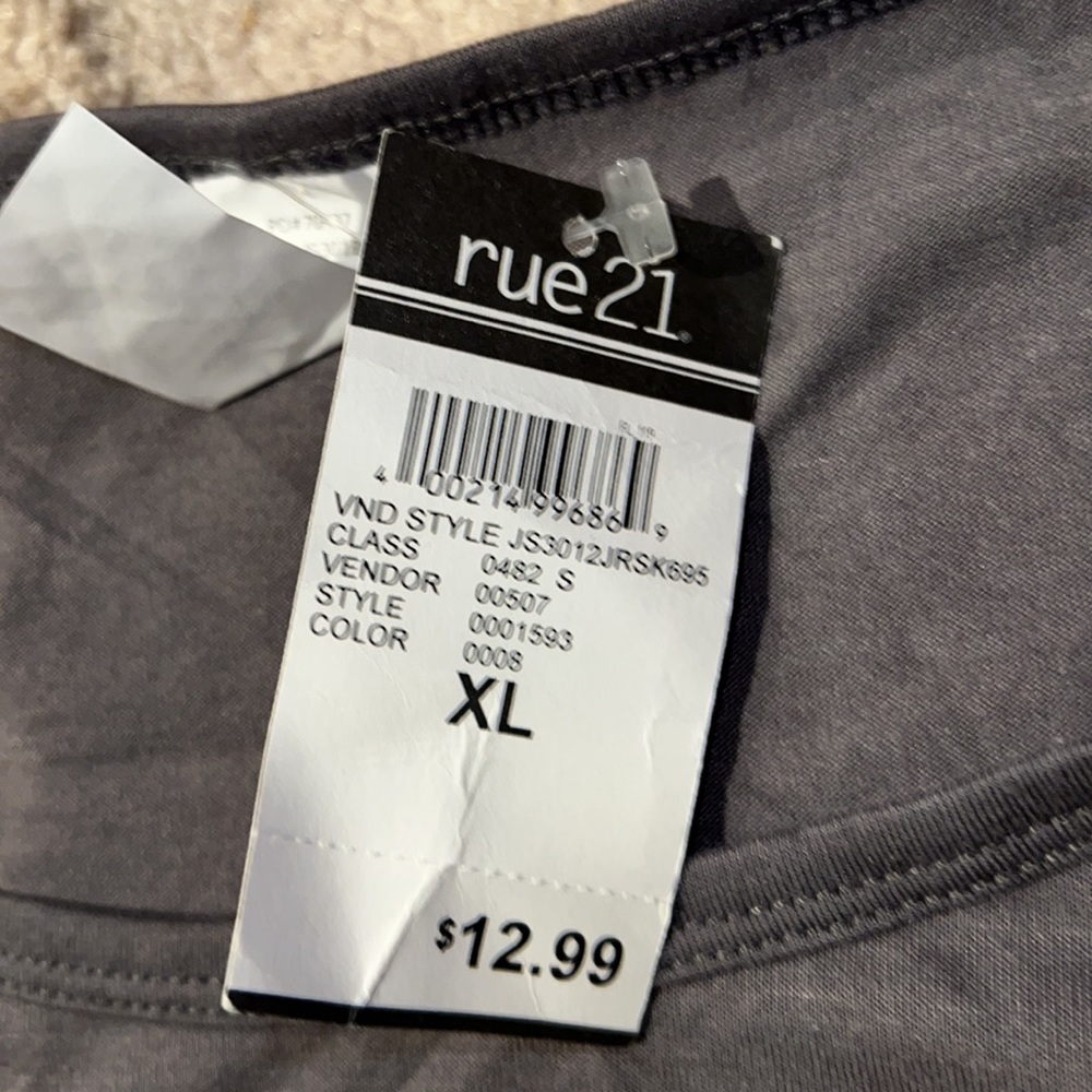 Graphic Tee - Picture 3 of 4